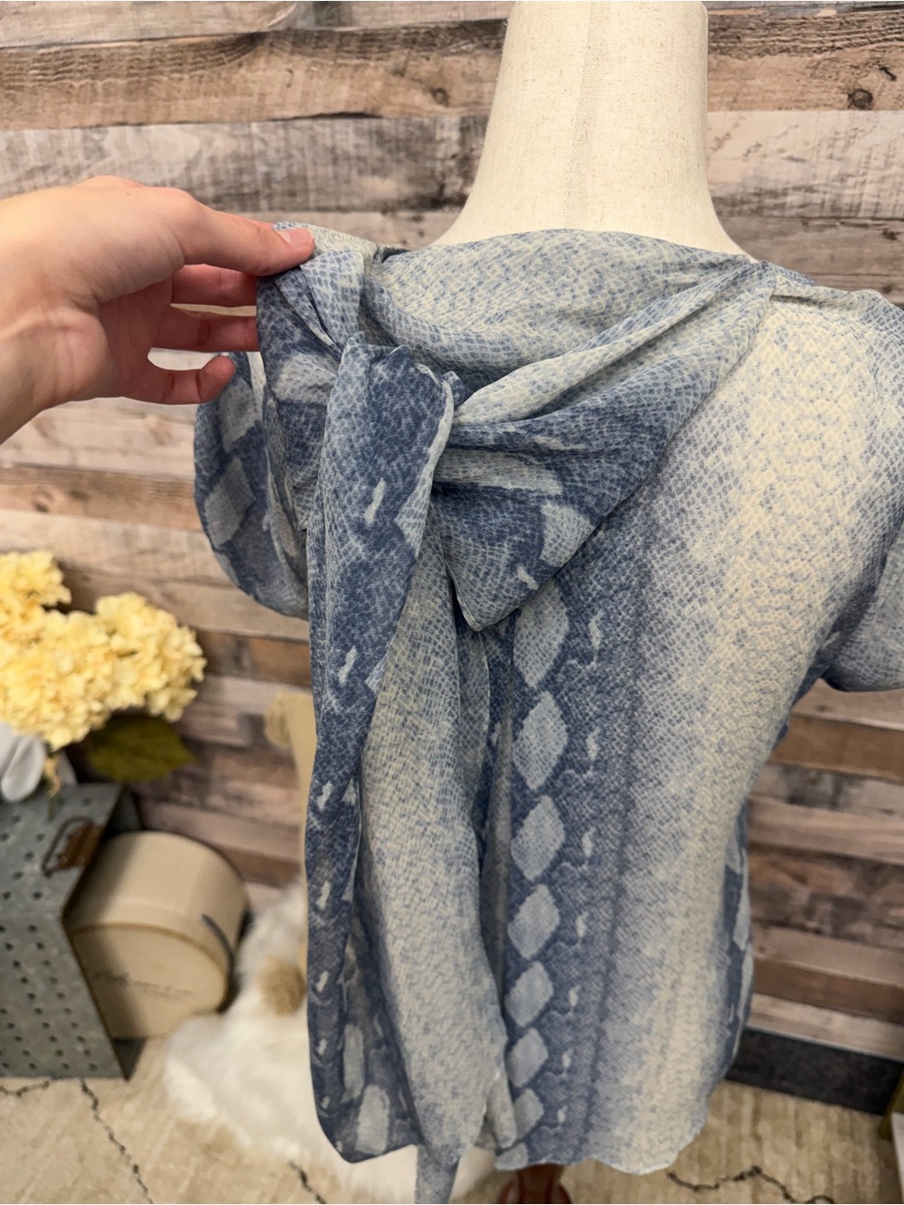 Bebe Blue Snake-Print Ruffle Top Blouse - Picture 4 of 7